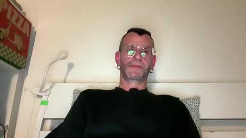 Snapshot of o_johnny_deep_o chatting on May 18, 7:41 pm Jonathan Deep online show from May 18, 7:41 pm