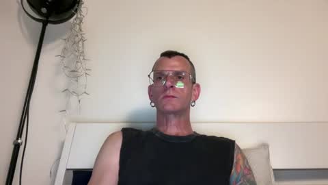 Snapshot of o_johnny_deep_o chatting on July 5, 10:17 pm Jonathan Deep online show from July 5, 10:17 pm