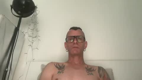 Snapshot of o_johnny_deep_o chatting on July 27, 9:27 am Jonathan Deep online show from July 27, 9:27 am