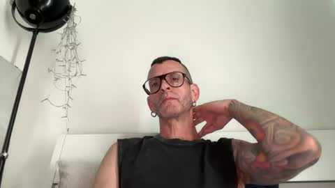 Snapshot of o_johnny_deep_o chatting on August 1, 12:59 pm Jonathan Deep online show from August 1, 12:59 pm