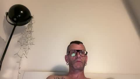 Snapshot of o_johnny_deep_o chatting on August 4, 3:43 am Jonathan Deep online show from August 4, 3:43 am