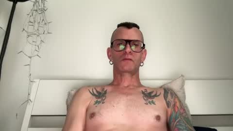 Snapshot of o_johnny_deep_o chatting on August 6, 8:16 am Jonathan Deep online show from August 6, 8:16 am