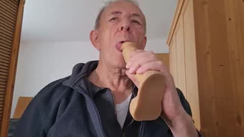 Snapshot of obediently77 chatting on May 6, 9:58 am obediently77 online show from May 6, 9:58 am