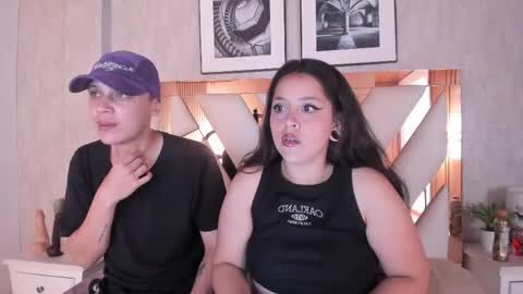 Snapshot of obsession_mine chatting on May 15, 2:57 pm Sara Help me reach 1000 followers online show from May 15, 2:57 pm