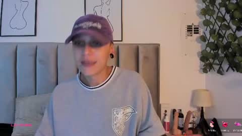 Sara Help me reach 1000 followers online show from July 17, 8:03 pm