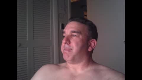 Snapshot of oceanmanx chatting on December 12, 3:32 am Ocean online show from December 12, 3:32 am