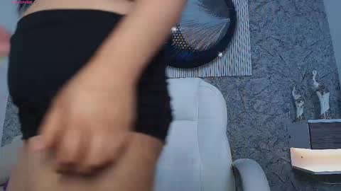 independent model online show from February 14, 1:35 am