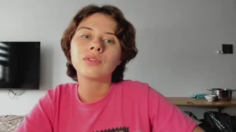 Evie online show from April 25, 9:23 am