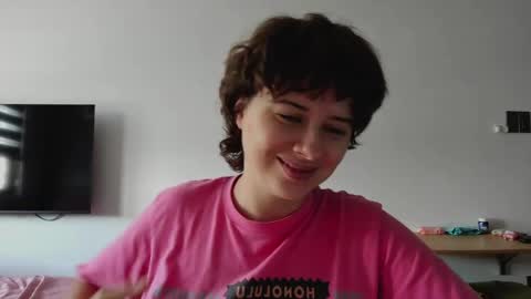 Evie online show from May 4, 7:04 am