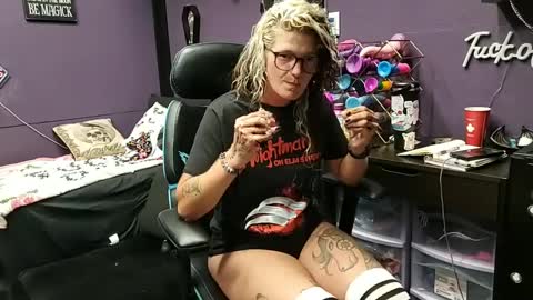 Snapshot of oddywithabody chatting on September 26, 9:02 am Oddy With A Body online show from September 26, 9:02 am