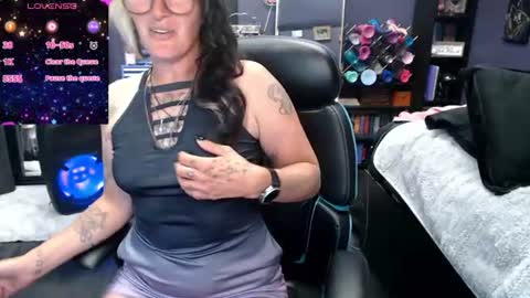 Snapshot of oddywithabody chatting on June 21, 8:11 pm Oddy With A Body online show from June 21, 8:11 pm