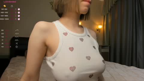 Lynna online show from January 27, 1:26 am