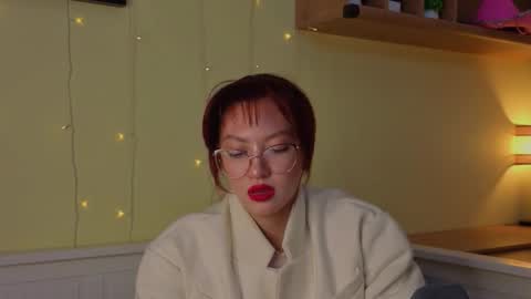 Snapshot of odessazapoticky chatting on March 5, 8:27 pm Mona online show from March 5, 8:27 pm