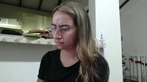 Snapshot of odette_brigh_ chatting on December 11, 2:09 am Val online show from December 11, 2:09 am