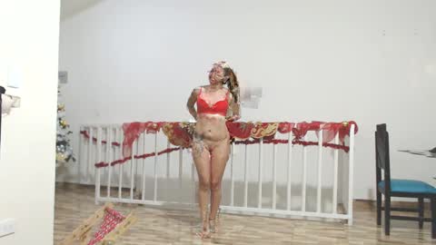 Snapshot of odette_brigh_ chatting on December 13, 11:17 pm Val online show from December 13, 11:17 pm