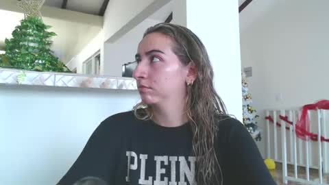 Snapshot of odette_brigh_ chatting on December 18, 5:42 pm Val online show from December 18, 5:42 pm