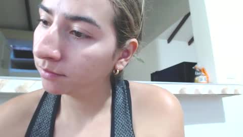 Snapshot of odette_brigh_ chatting on January 10, 11:08 pm Val online show from January 10, 11:08 pm