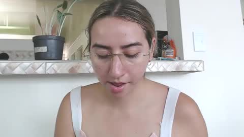 Snapshot of odette_brigh_ chatting on January 15, 7:44 pm Val online show from January 15, 7:44 pm