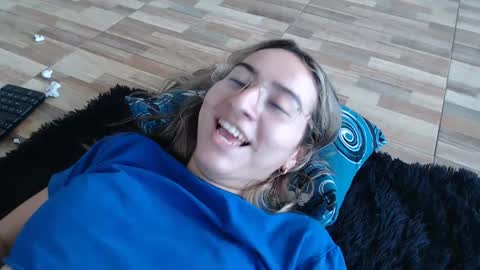 Snapshot of odette_brigh_ chatting on January 25, 9:04 pm Val online show from January 25, 9:04 pm