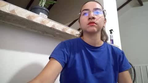 Snapshot of odette_brigh_ chatting on January 27, 11:33 pm Val online show from January 27, 11:33 pm