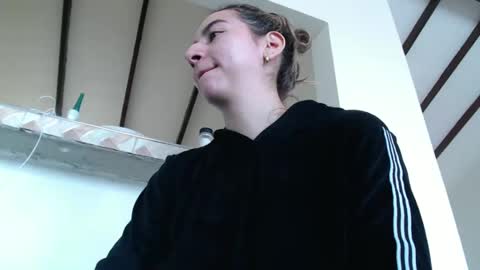 Snapshot of odette_brigh_ chatting on February 12, 5:05 pm Val online show from February 12, 5:05 pm