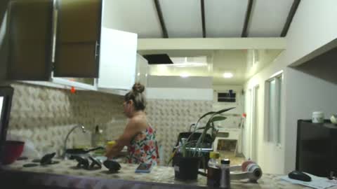 Snapshot of odette_brigh_ chatting on February 18, 1:43 am Val online show from February 18, 1:43 am