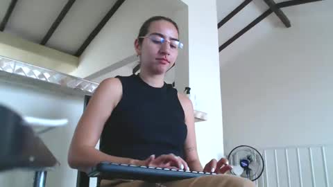 Snapshot of odette_brigh_ chatting on February 21, 7:21 pm Val online show from February 21, 7:21 pm
