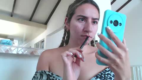 Snapshot of odette_brigh_ chatting on February 28, 4:31 pm Val online show from February 28, 4:31 pm