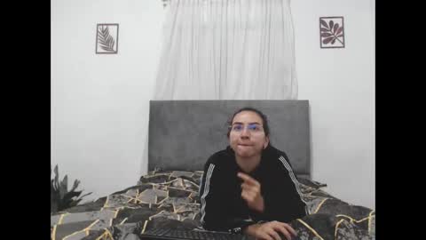 Snapshot of odette_brigh_ chatting on October 4, 1:36 am Val online show from October 4, 1:36 am