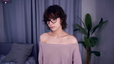 Thea online show from September 25, 7:17 pm