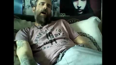 Snapshot of oedipe666 chatting on June 10, 1:43 pm oedipe666cam online show from June 10, 1:43 pm