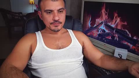 officeman7 online show from December 11, 5:26 pm