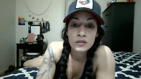 Snapshot of oglitcouple chatting on January 4, 10:34 pm Lit en Cama online show from January 4, 10:34 pm