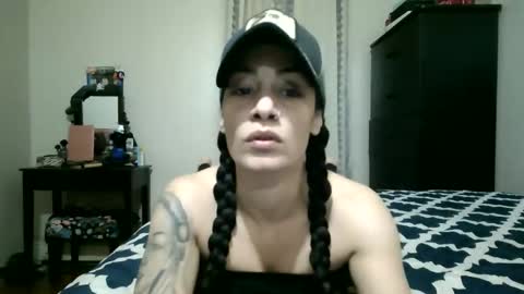 Lit en Cama online show from January 6, 5:00 am