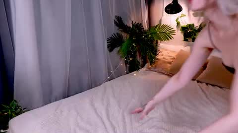 Lily online show from July 9, 2:21 pm