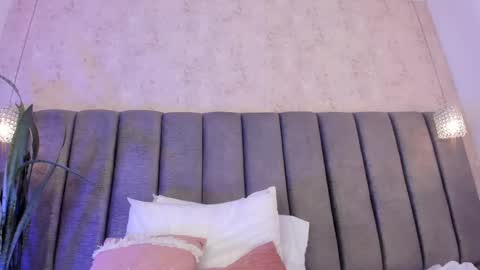 Holly online show from February 25, 2:03 am