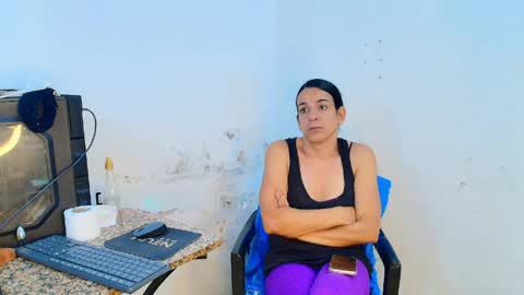 Snapshot of oh_tique chatting on April 18, 10:54 pm LU online show from April 18, 10:54 pm