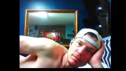 Snapshot of oh_you_know69 chatting on December 13, 4:33 am who dares toss me some tips lets have fun online show from December 13, 4:33 am