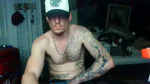 Snapshot of oh_you_know69 chatting on November 25, 3:06 am who dares toss me some tips lets have fun online show from November 25, 3:06 am