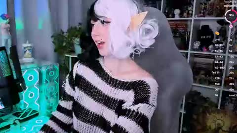 Snapshot of ohclementinee chatting on July 7, 7:23 am Clementine Clem online show from July 7, 7:23 am