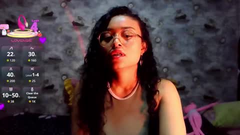 Snapshot of ohdaisy1 chatting on December 16, 3:22 am Nina online show from December 16, 3:22 am