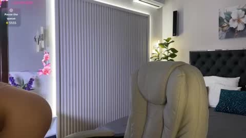 Snapshot of ohmyemma chatting on October 1, 1:33 am Emma online show from October 1, 1:33 am