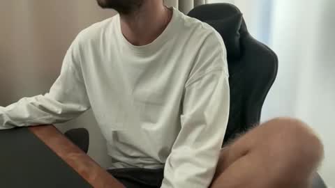 Snapshot of ohmymichael chatting on February 17, 9:17 am ohmymichael online show from February 17, 9:17 am