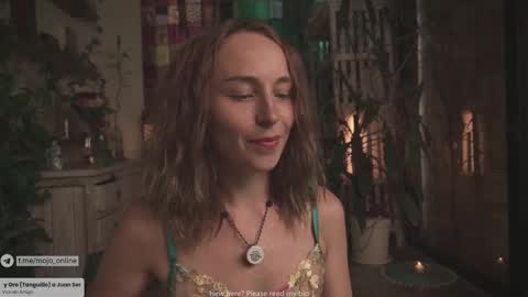 Snapshot of ohmymojo chatting on December 14, 7:47 am Mo online show from December 14, 7:47 am