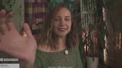 Snapshot of ohmymojo chatting on December 23, 3:15 am Mo online show from December 23, 3:15 am