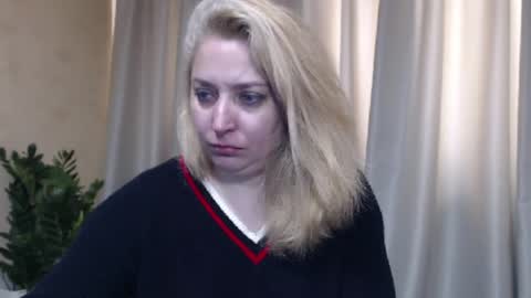 Snapshot of ohsweetiren chatting on May 5, 5:26 am Iren online show from May 5, 5:26 am