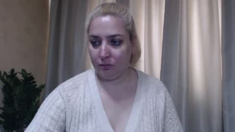 Snapshot of ohsweetiren chatting on May 16, 5:48 am Iren online show from May 16, 5:48 am