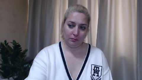 Snapshot of ohsweetiren chatting on May 19, 5:25 am Iren online show from May 19, 5:25 am