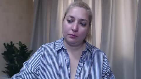 Snapshot of ohsweetiren chatting on May 23, 5:12 am Iren online show from May 23, 5:12 am
