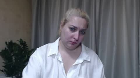 Snapshot of ohsweetiren chatting on May 24, 5:56 am Iren online show from May 24, 5:56 am